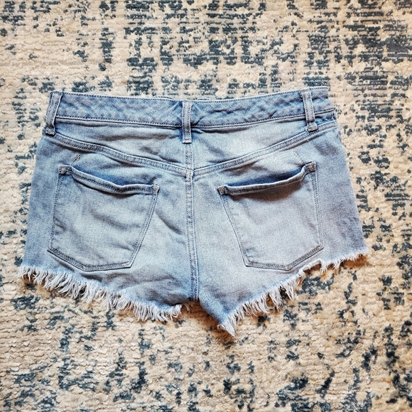 High-Rise Flower Embroidered Denim Shorts - Picture 4 of 5